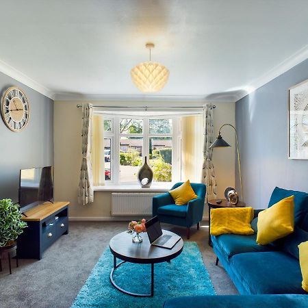 247 Serviced Accommodation In Telford- 3Br House Bagian luar foto