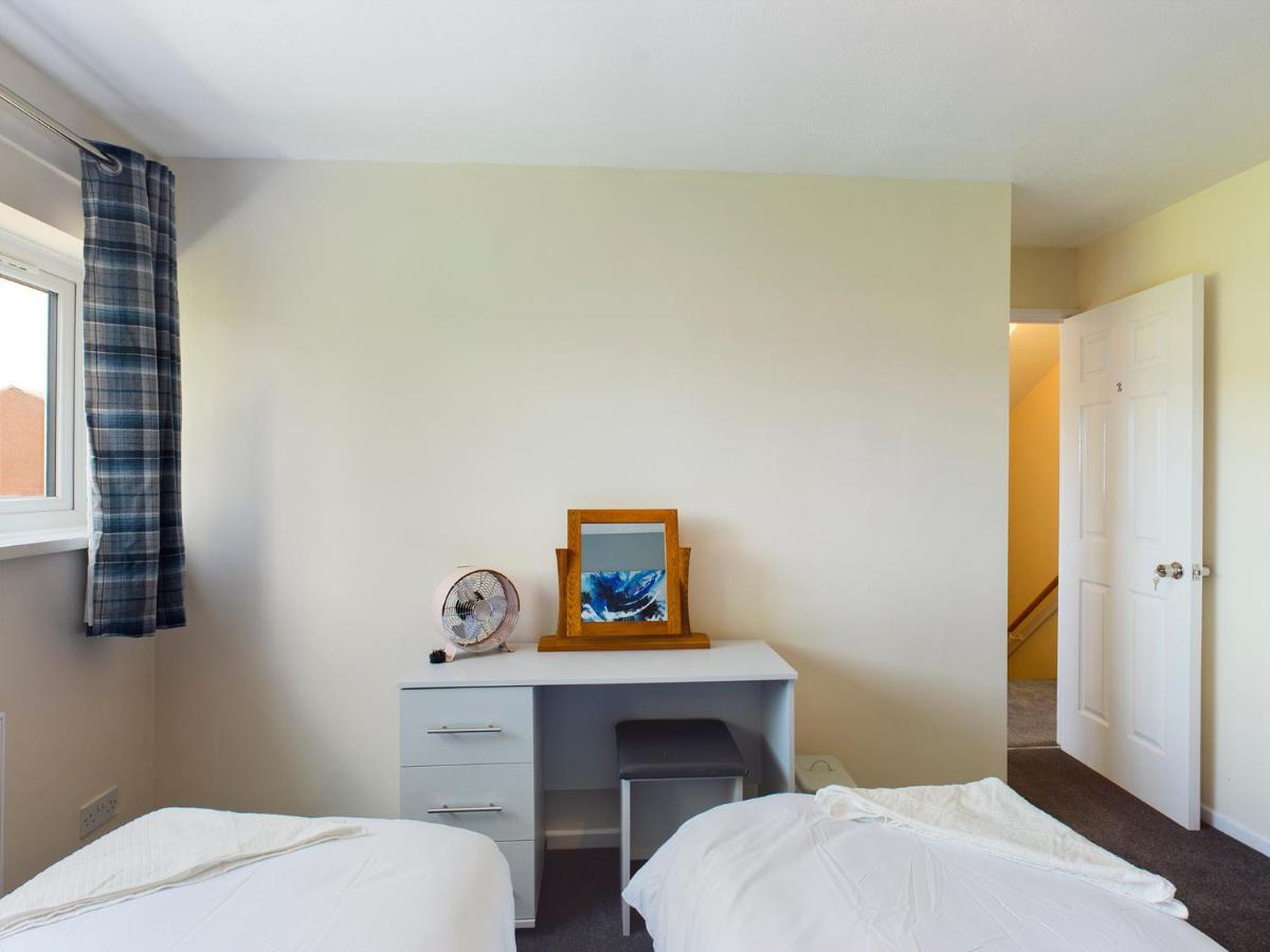 247 Serviced Accommodation In Telford- 3Br House Bagian luar foto