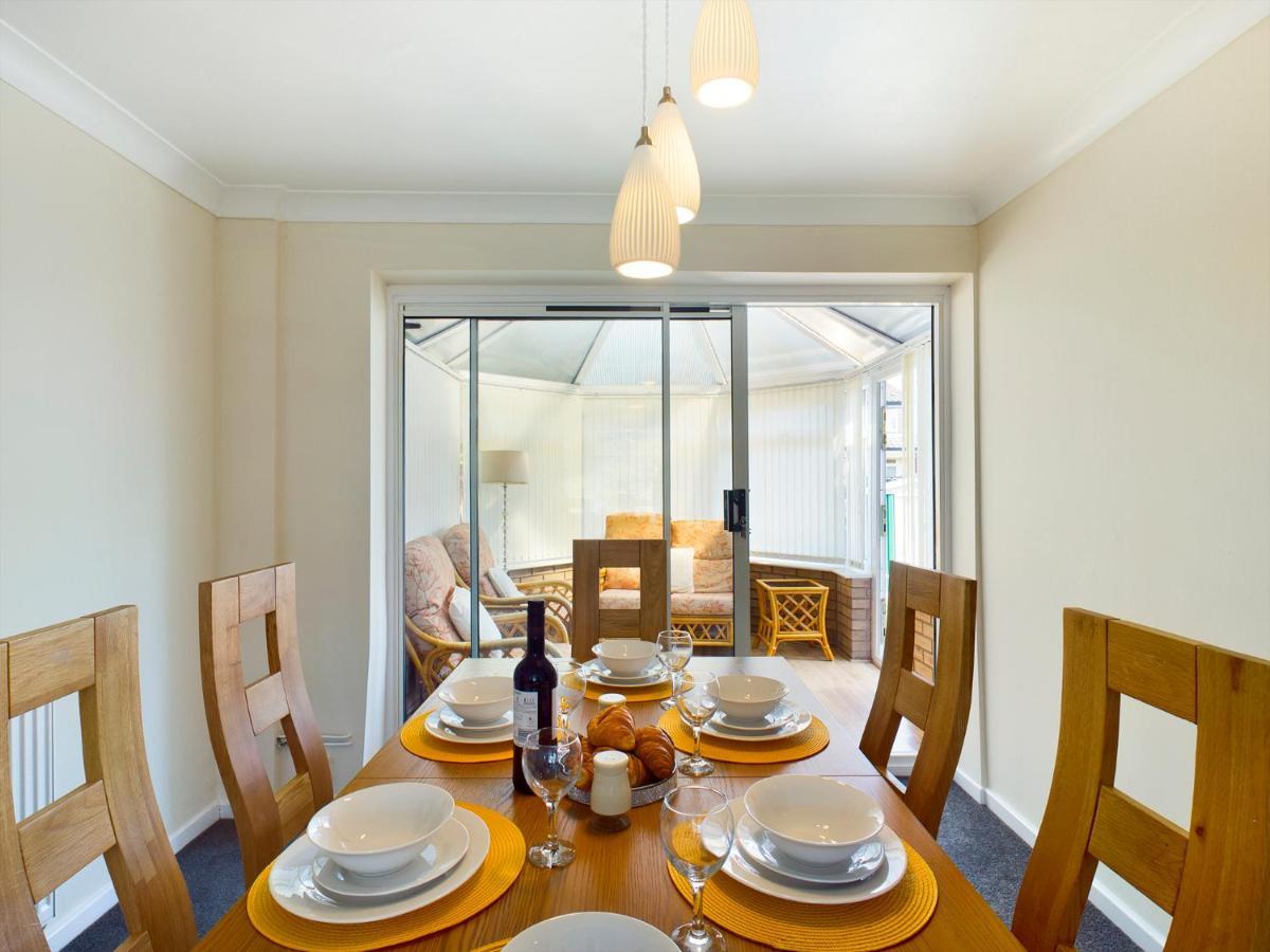 247 Serviced Accommodation In Telford- 3Br House Bagian luar foto