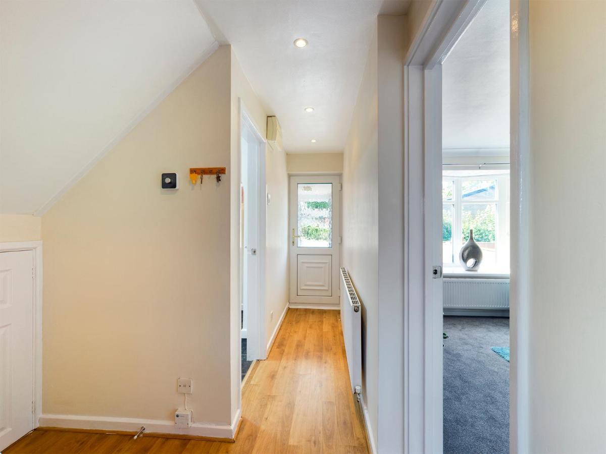 247 Serviced Accommodation In Telford- 3Br House Bagian luar foto